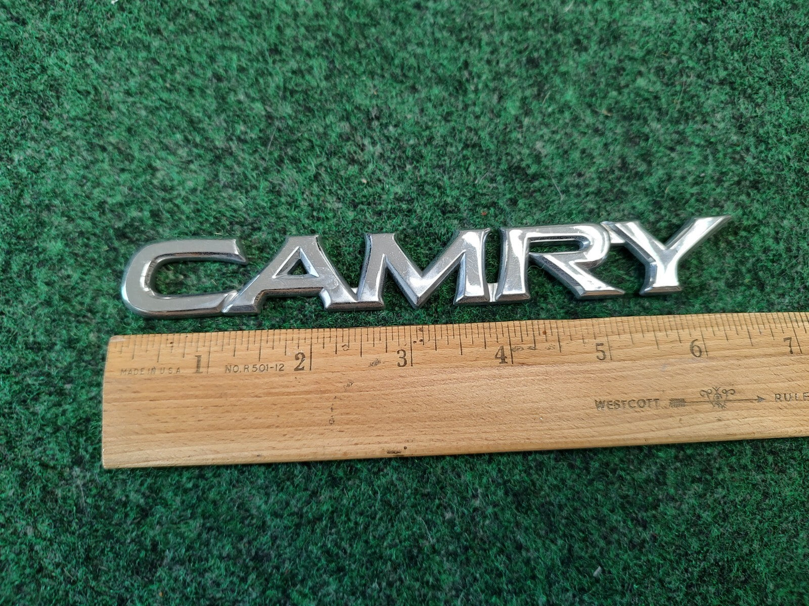 97 98 99 00 01 TOYOTA CAMRY GOLD REAR TRUNK EMBLEM ORNAMENT BADGE LOGO 4S7
