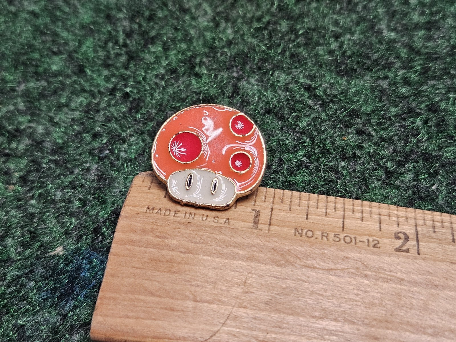 Mushroom Metal Enamel Pin Gold Tone Backing Lapel Backpack Hat Cartoon Brooch