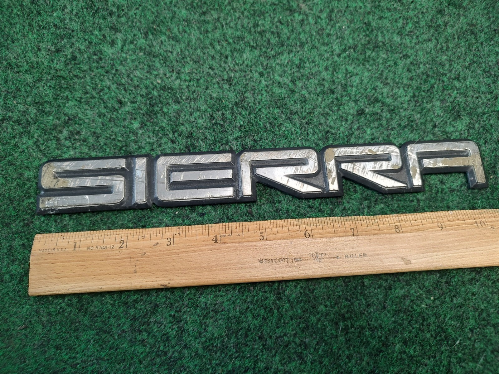 GM OEM End Gate Name Plate Assembly 02-06 GMC Sierra 15755397 1S7