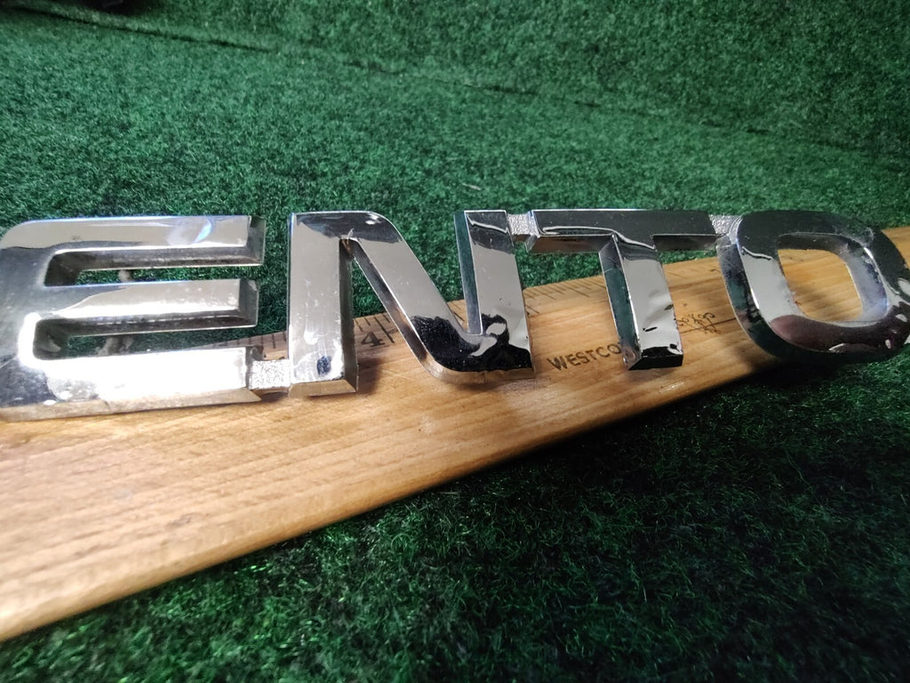 11 12 13 KIA SORENTO REAR TRUNK GATE LID CHROME EMBLEM LOGO BADGE SYMBOL 5S6