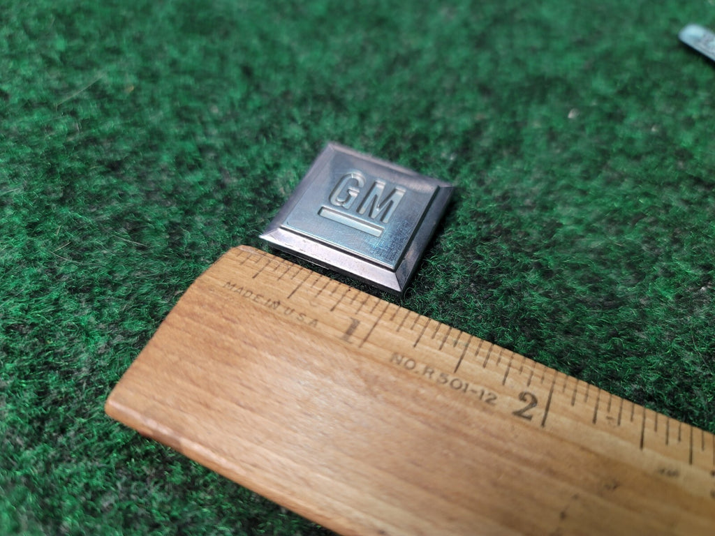 GM Logo Mark of Excellence 1" Fender Door Nameplate Emblem Badge Chrome 6S9