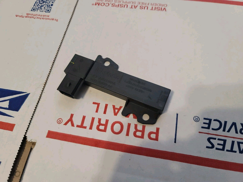 2013-2017 Ford Fusion Antenna Keyless Entry Receiver DS7T-15K603-AA OEM 8L1