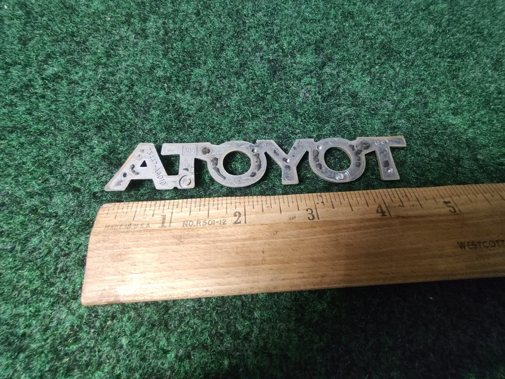 Toyota 1997-2001 Camry Gold Rear Trunk Emblem Badge Logo Name 75447-AA010 8L3