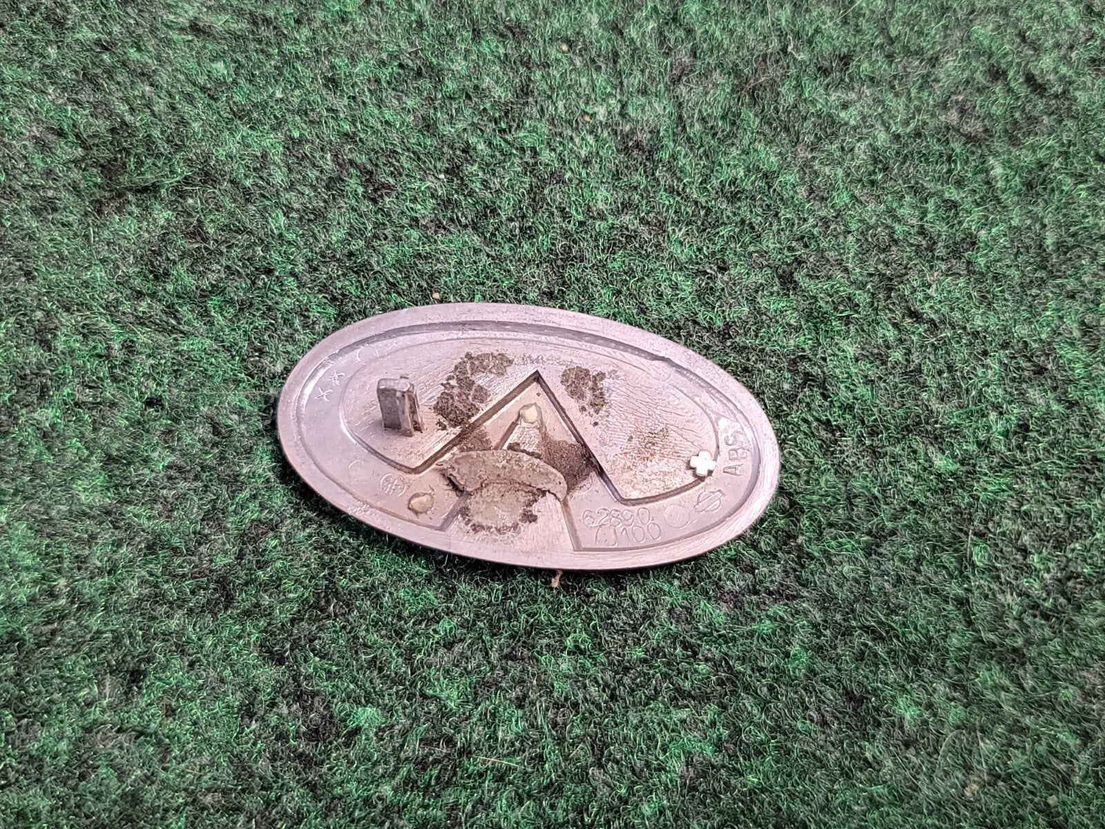 1999-2002 Infiniti G20 62890-7J100 Logo Emblem Name Plate OEM 1M8