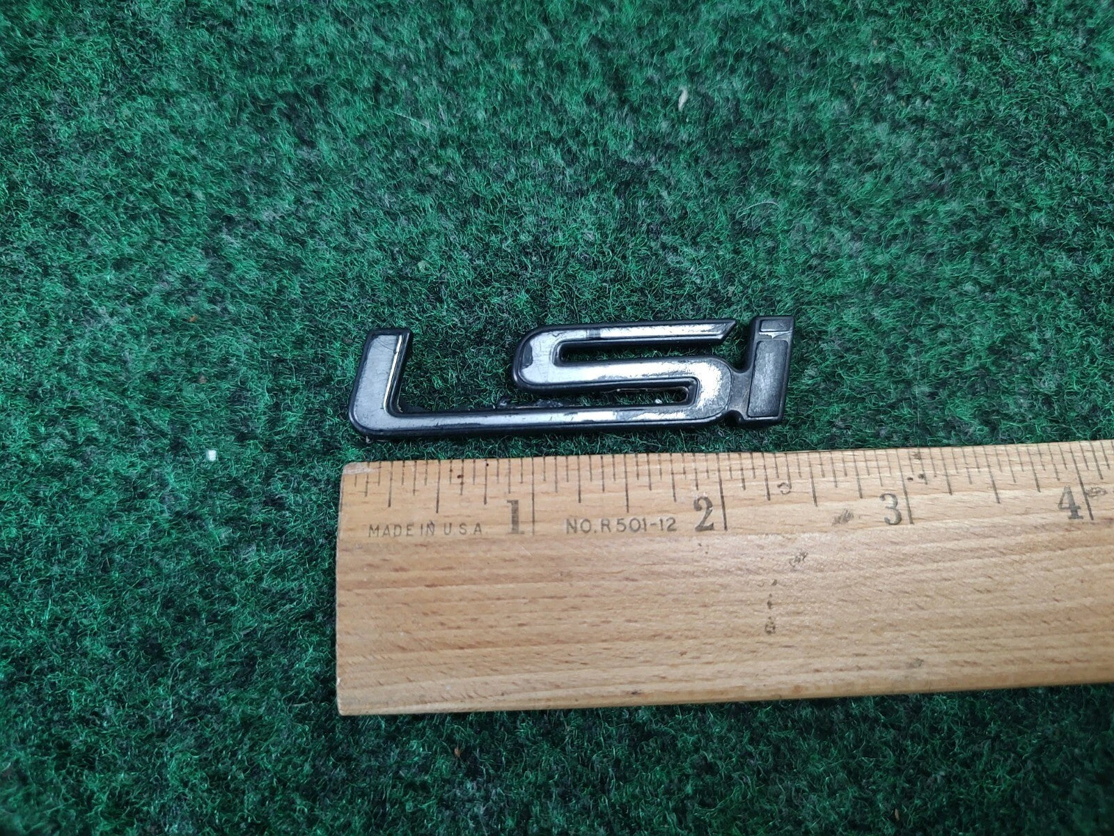 GEO PRIZM LSI REAR TRUNK LID EMBLEM LOGO BADGE SIGN SYMBOL OEM USED 8L2
