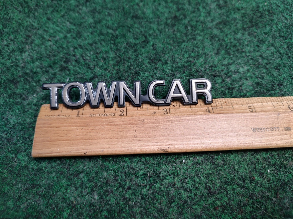 Lincoln OEM Town Car Chrome Plastic  Emblem Badge Logo Nameplate Name Plate 4S4