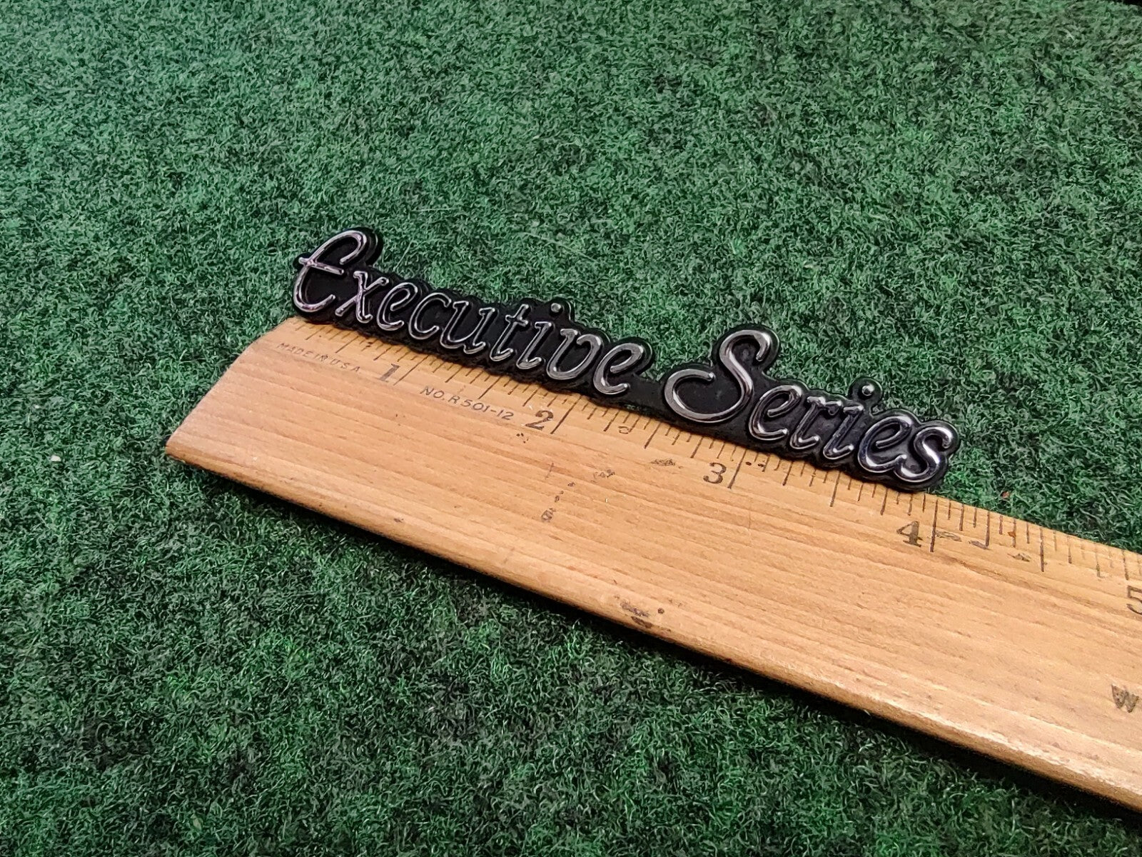 1998-2002 LINCOLN TOWN CAR EXECUTIVE SERIES EMBLEM BADGE SYMBOL OEM 1S9