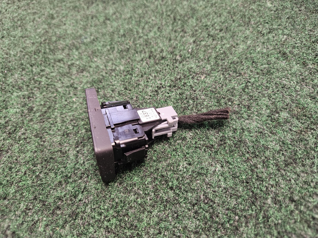 2014-2016 Chevrolet Malibu Hazard Emergency Warning Light Switch Control OEM 6M2