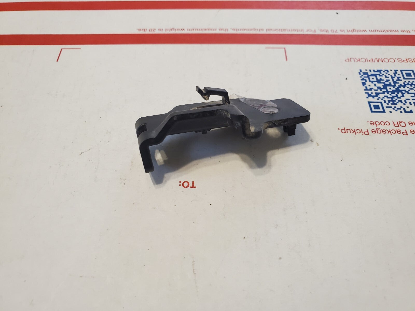 13-20 Ford Fusion Back up Camera Rear Bracket Support 3L9 Holds Camera In Place