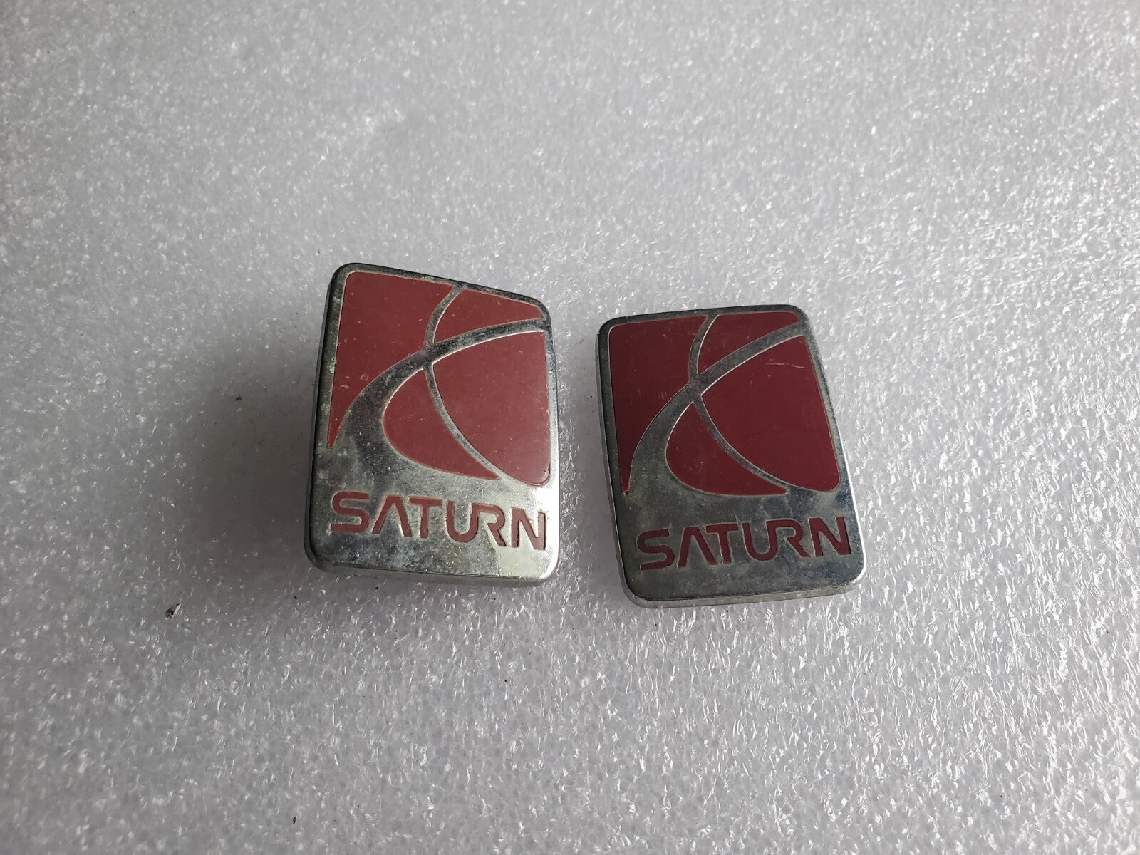 (2) Saturn 1991-2002 LS SL Fender Emblem Badge Logo Nameplate Name 21049052 VNTG