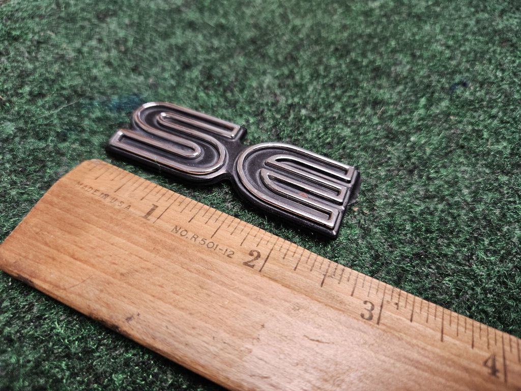 Pontiac OEM SE Black 2 5/8" Emblem Badge Logo Nameplate Name Plate Insignia 5M2