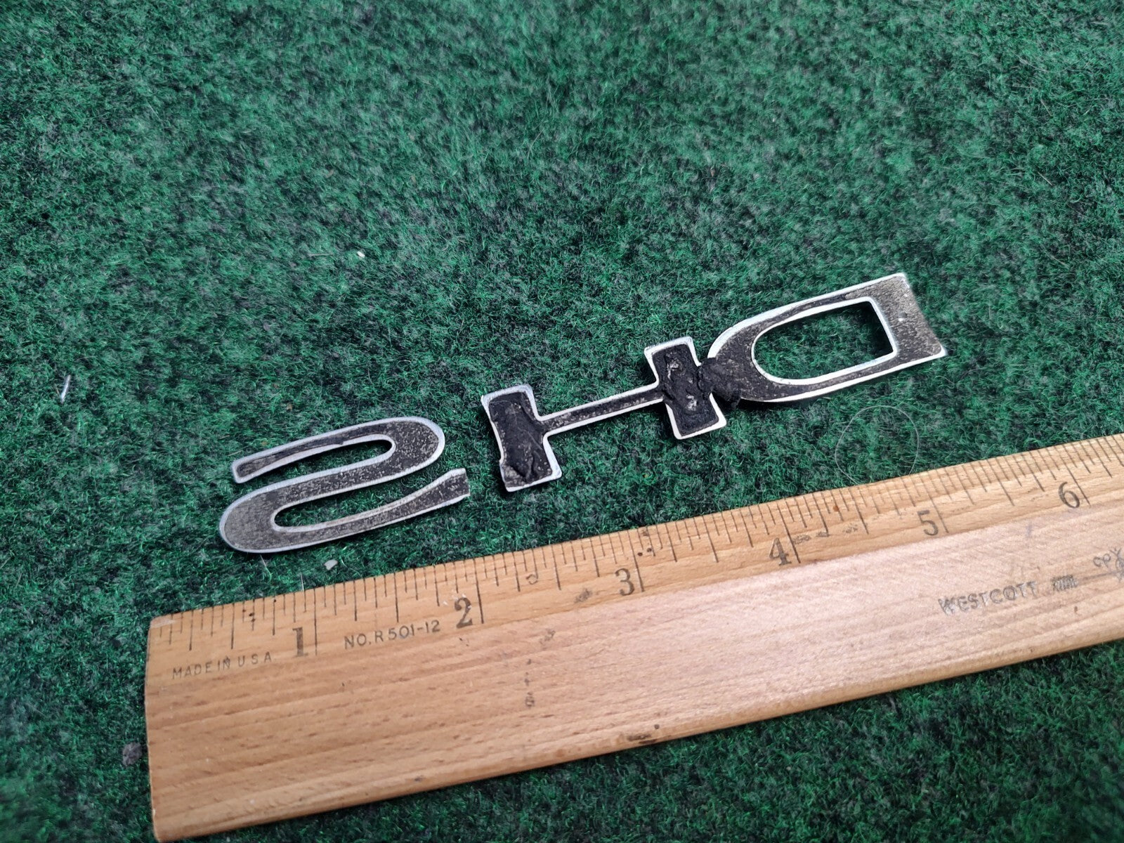 CADILLAC DEVILLE SEVILLE 32 V NORTHSTAR DHS REAR EMBLEM LOGO BADGE SYMBOL 3S2