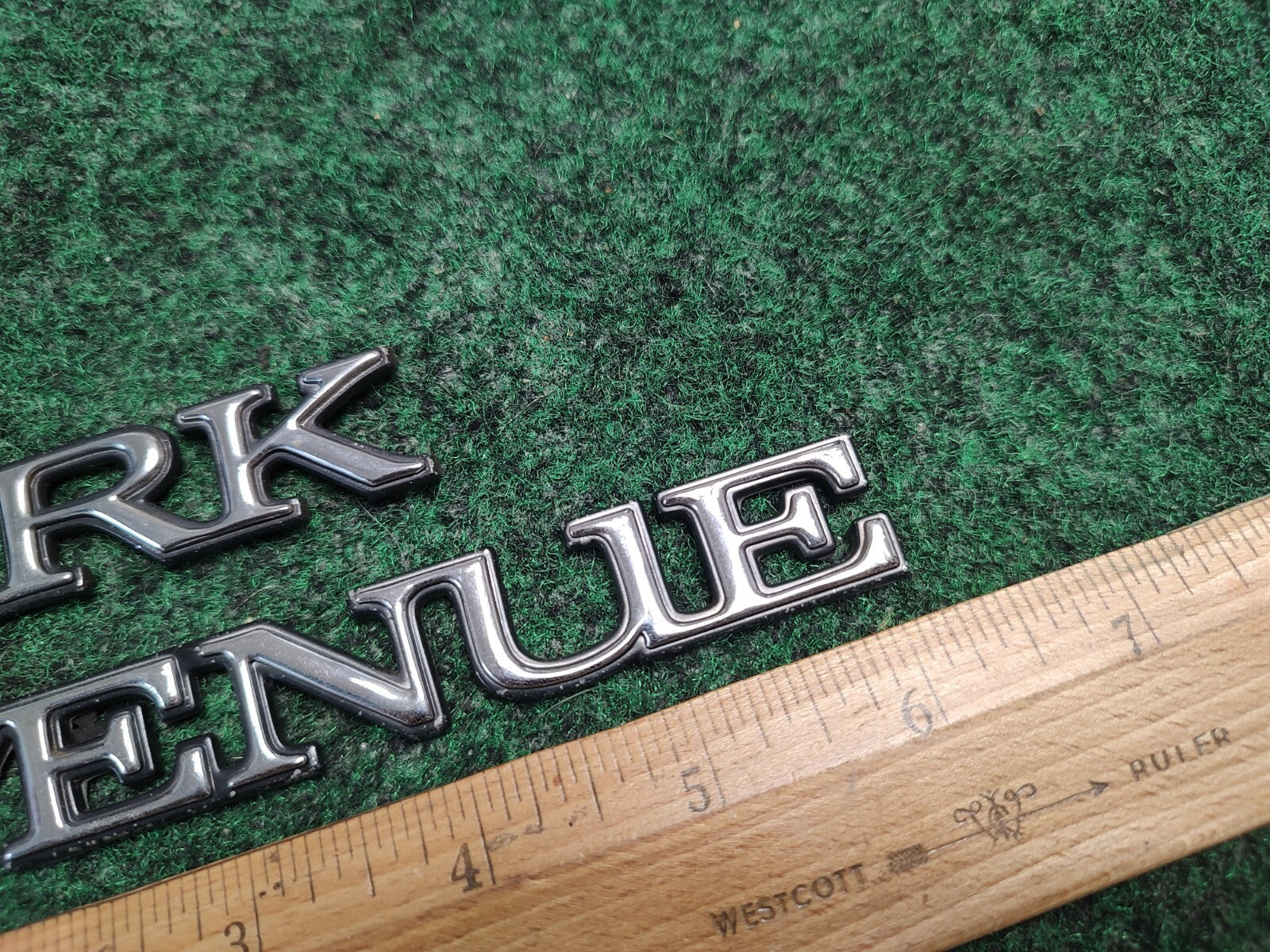 BUICK PARK AVENUE SIDE EMBLEM LOGO BADGE SYMBOL NAME PLATE BADGE USED 3L2