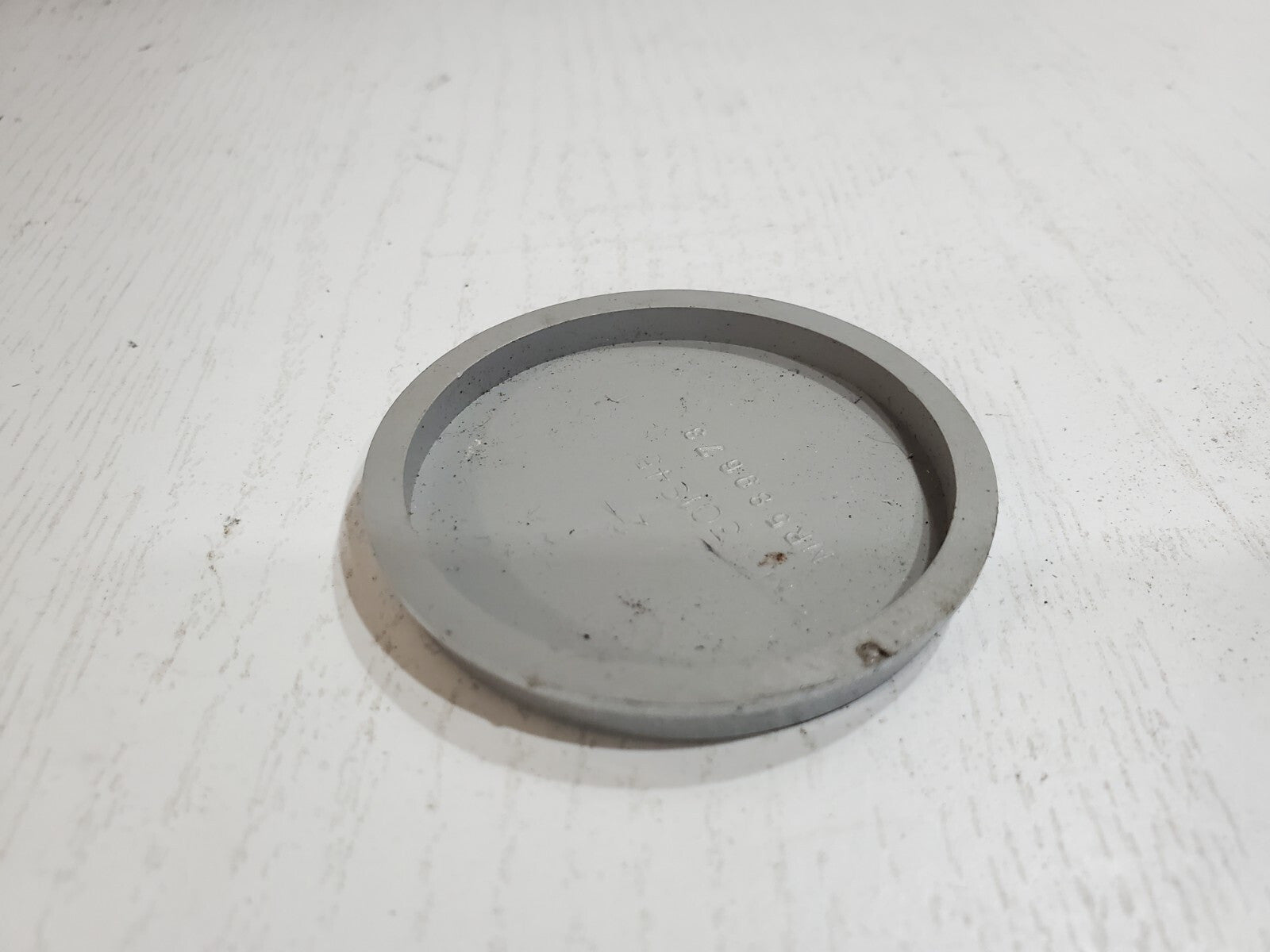 Genuine Mitsubishi Center Cap MR589673 MR 301945 OEM 6L5