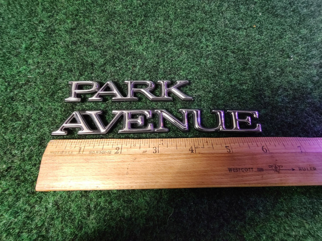 BUICK PARK AVENUE SIDE EMBLEM LOGO BADGE SYMBOL NAME PLATE BADGE USED 6S4