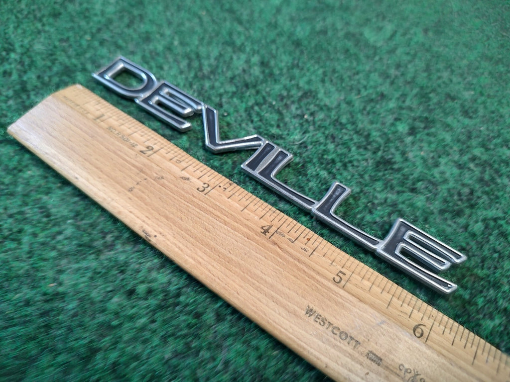 1994-1999 CADILLAC DEVILLE SIDE EMBLEM LOGO BADGE SYMBOL SIGN Name Plate 2S8