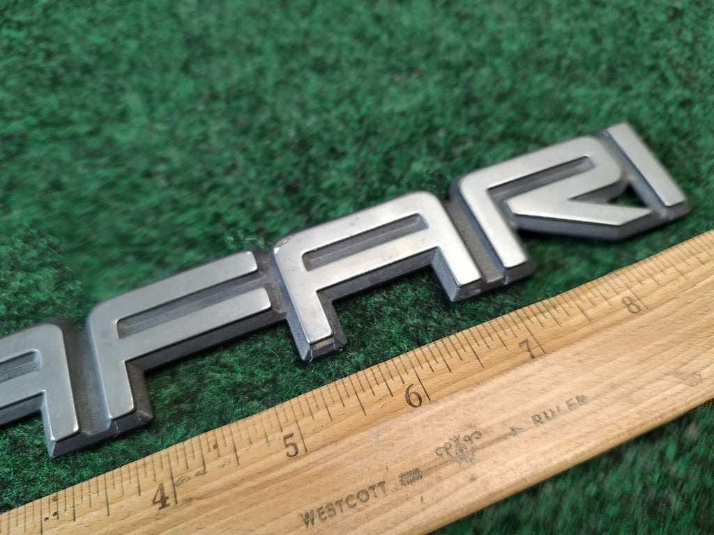 GMC 1995-2005 Safari Front Door Emblem Badge Logo Nameplate Name 15690680 4S7