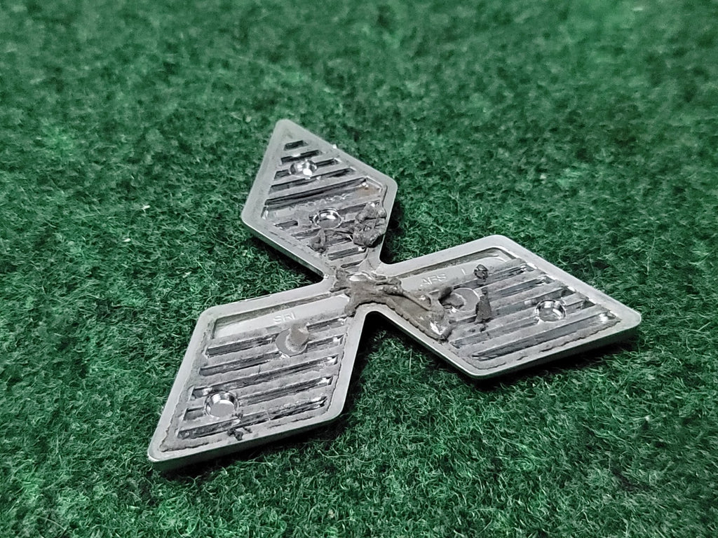 02 03 Mitsubishi Galant Front Grille Emblem Triple Diamond Logo Badge OEM 1M1