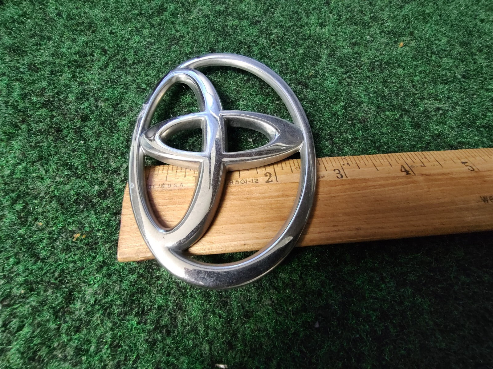 Toyota Camry 1997-2001 Rear Trunk Logo Emblem Genuine OEM   75441-AA040 4S4