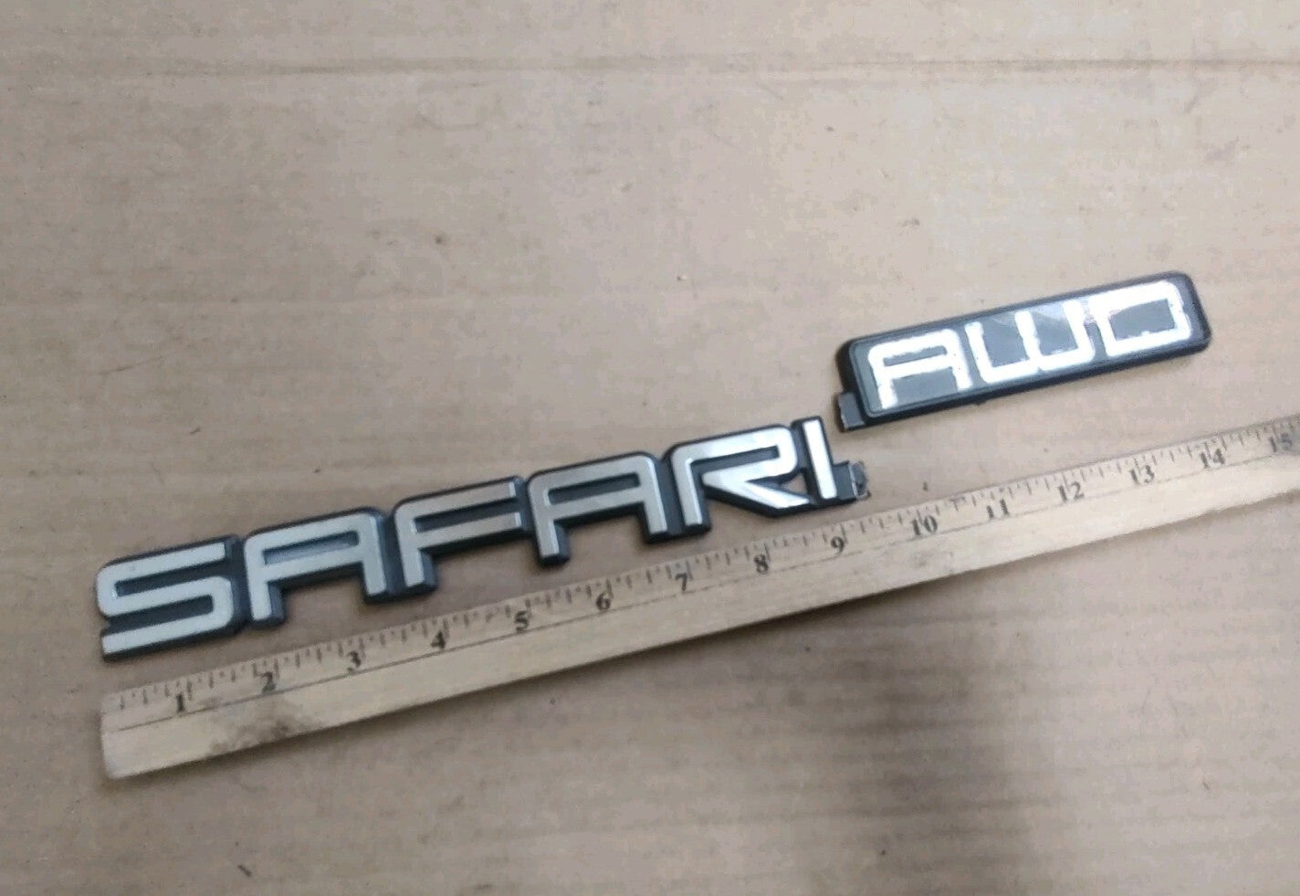 1996-2004 GMC Safari AWD Decal Logo Badge Name Plate Emblem Cracked DL1