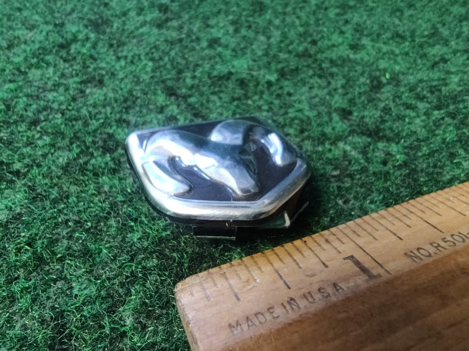 DODGE STEERING WHEEL EMBLEM RAM 1500 2500 CHARGER NITRO DURANGO CARAVAN 8L2