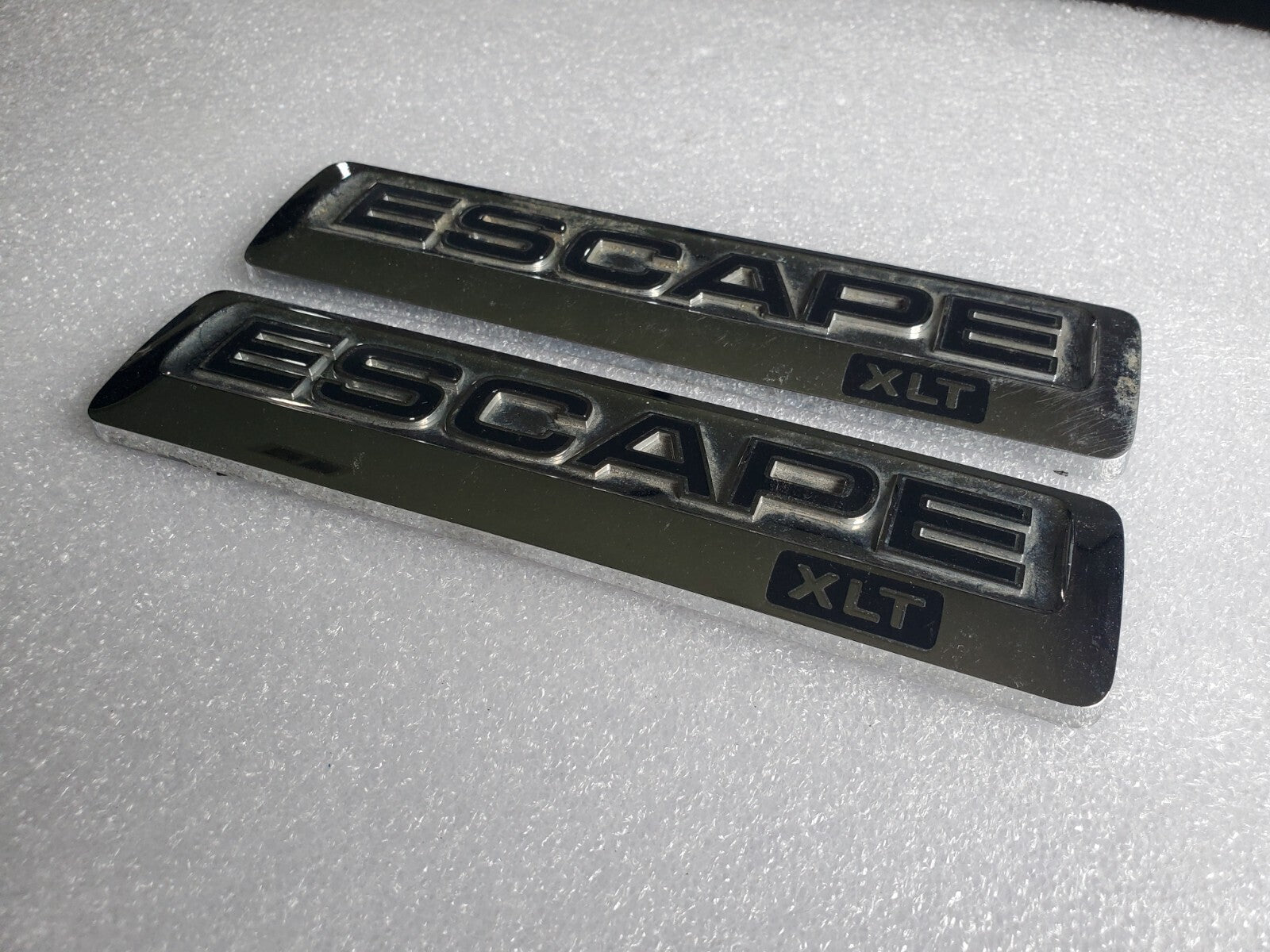 (2) 2008 09 10 11 12 FORD ESCAPE XLT REAR GATE CHROME EMBLEM LOGO BADGE OEM 2L3