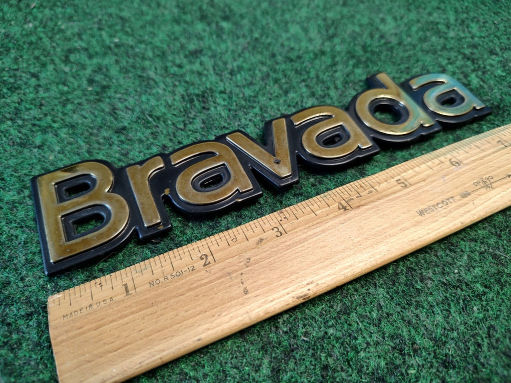 96 97 98 99 00 01 OLDSMOBILE BRAVADA REAR LID SIDE EMBLEM LOGO BADGE Gold 2M9
