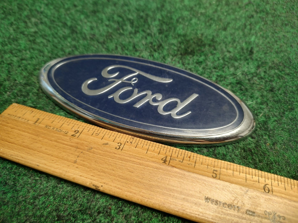 Ford  Blue Oval E-Series & Windstar Grille Emblem Nameplate F8UB-8C020-AA 3S6
