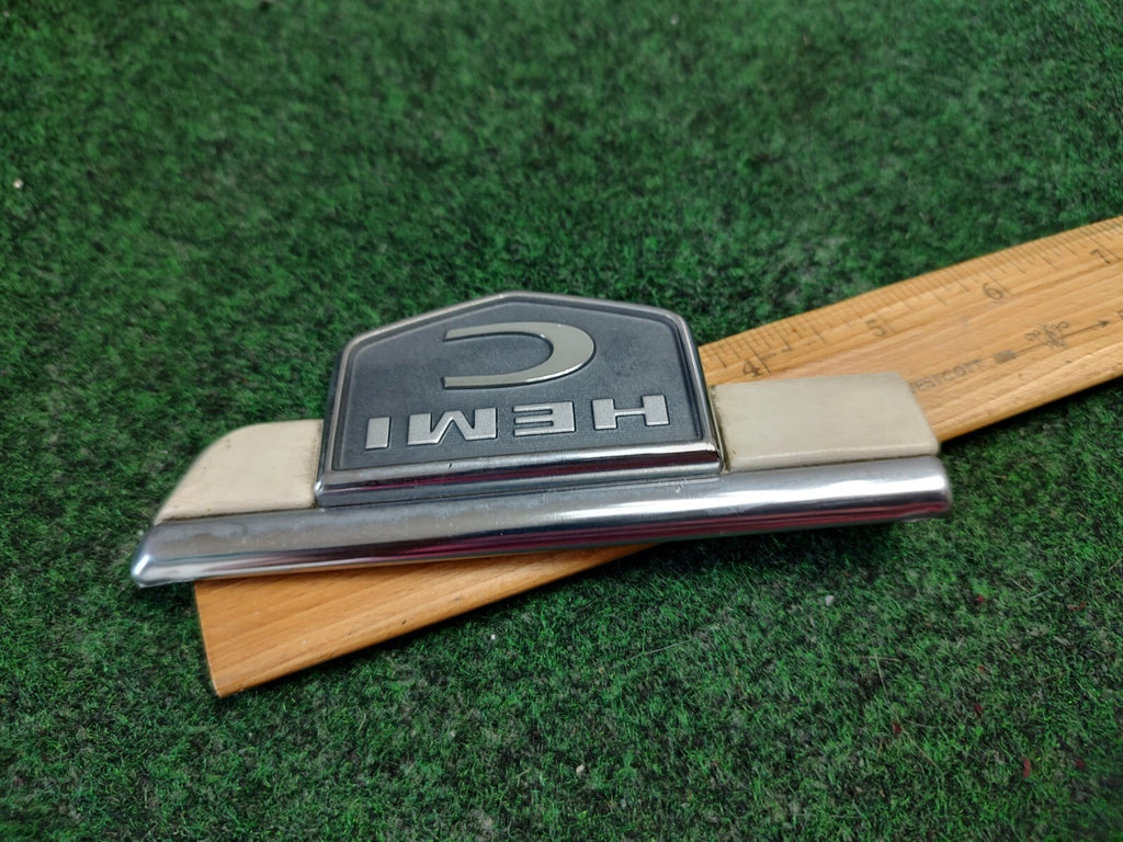 2006 2007 Chrysler 300 HEMI C RH Passenger Side Emblem Trim Logo OEM White 4S2