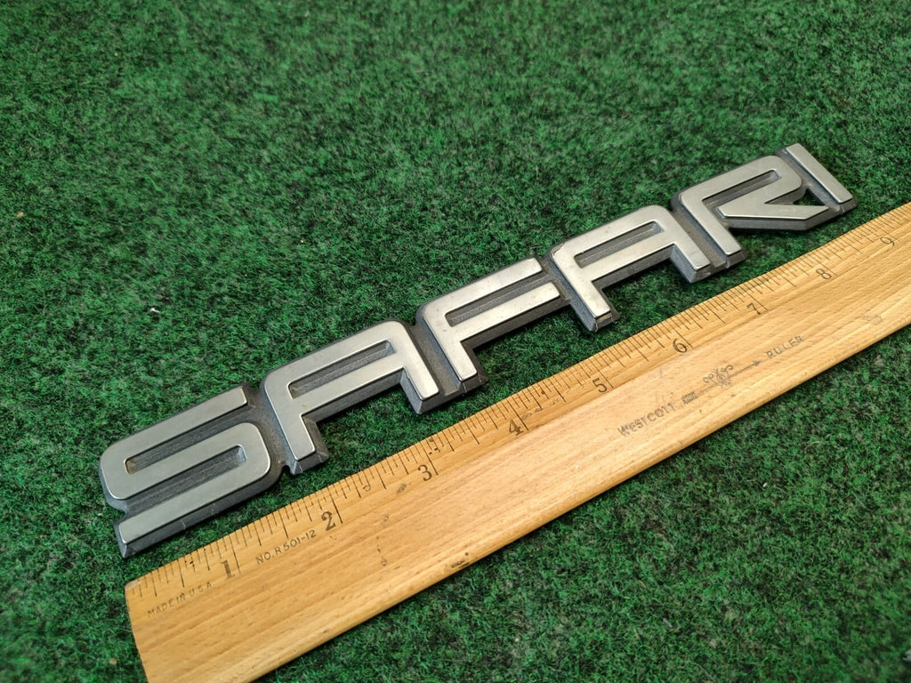 GMC 1995-2005 Safari Front Door Emblem Badge Logo Nameplate Name 15690680 4S7
