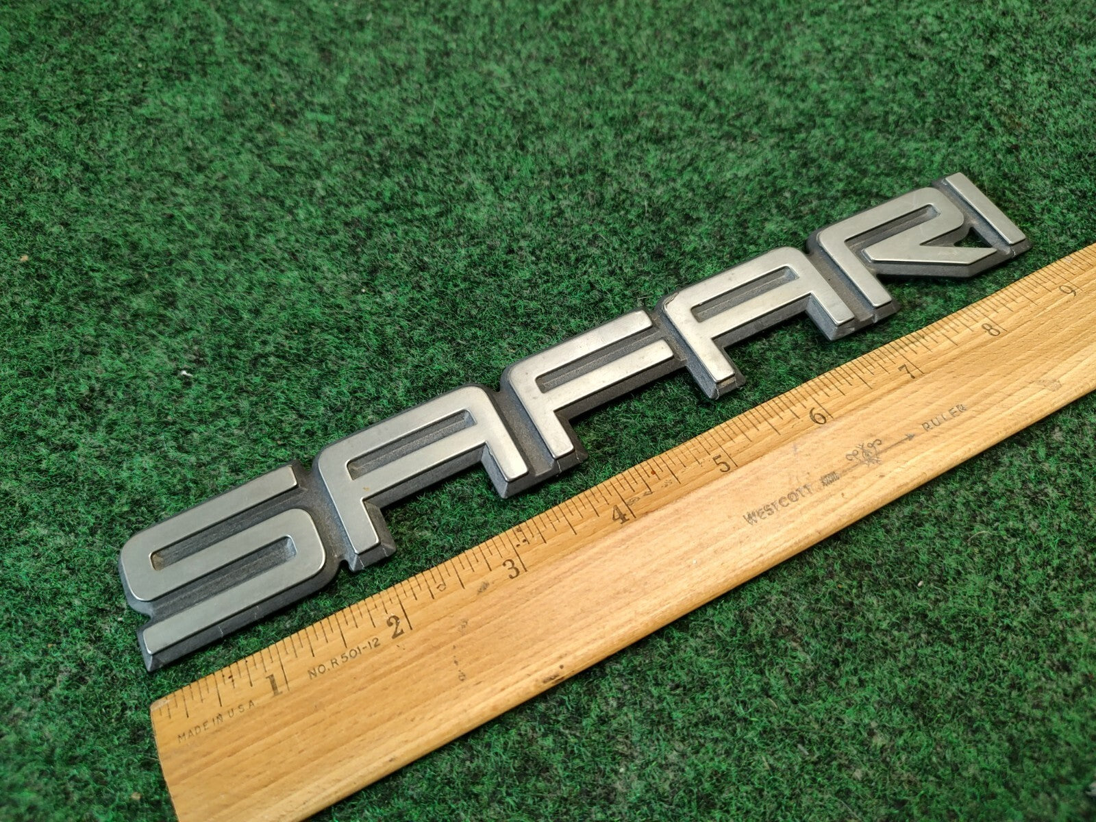 GMC 1995-2005 Safari Front Door Emblem Badge Logo Nameplate Name 15690680 4S7