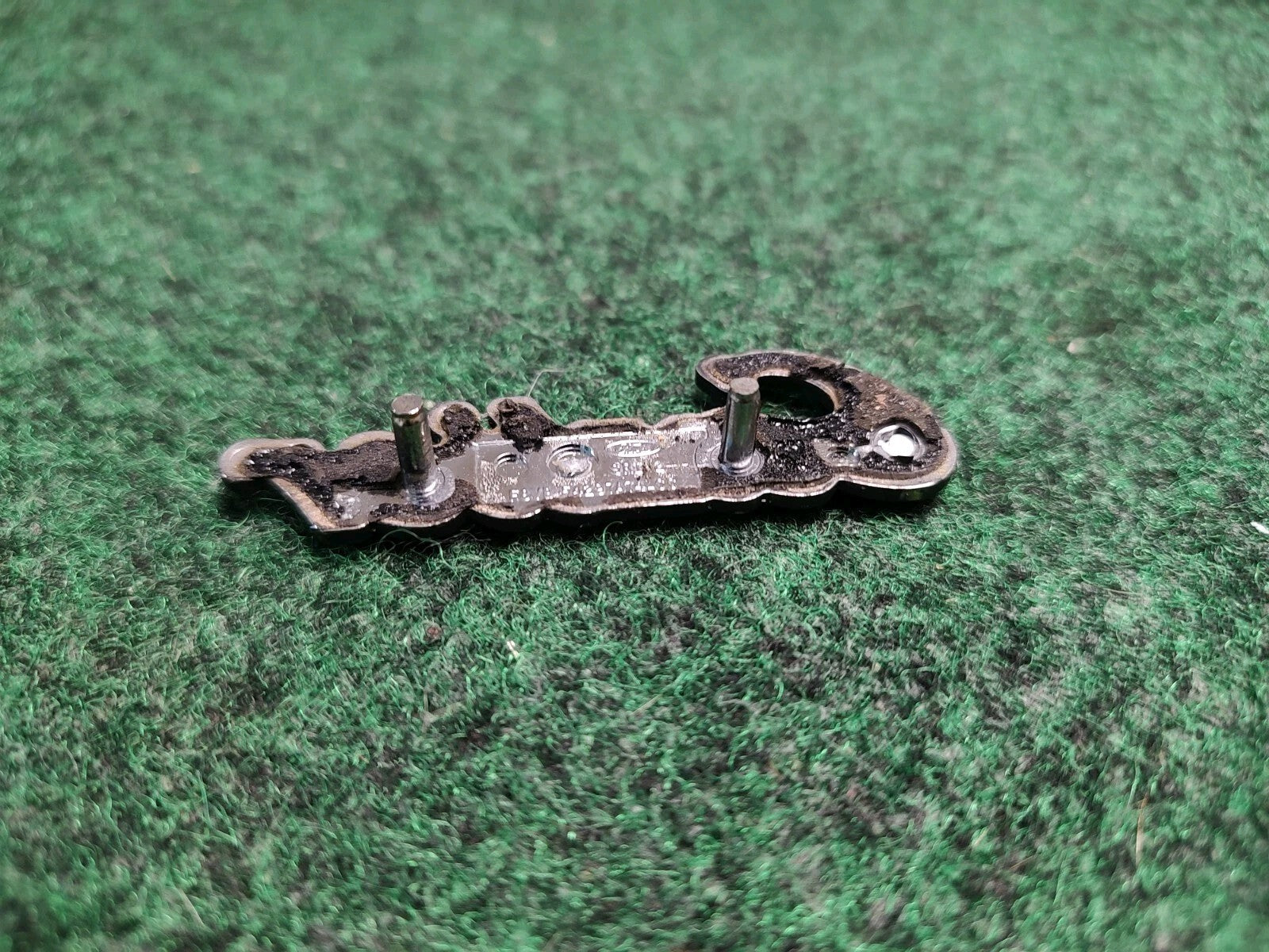 98-02 LINCOLN TOWN CAR CARTIER GOLD EMBLEM F8VB 54297A74 CC OEM 1S6