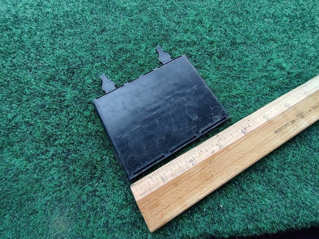 Genuine Nissan Rubber Mat Console Pocket Insert 68532-EZ00A 5S3