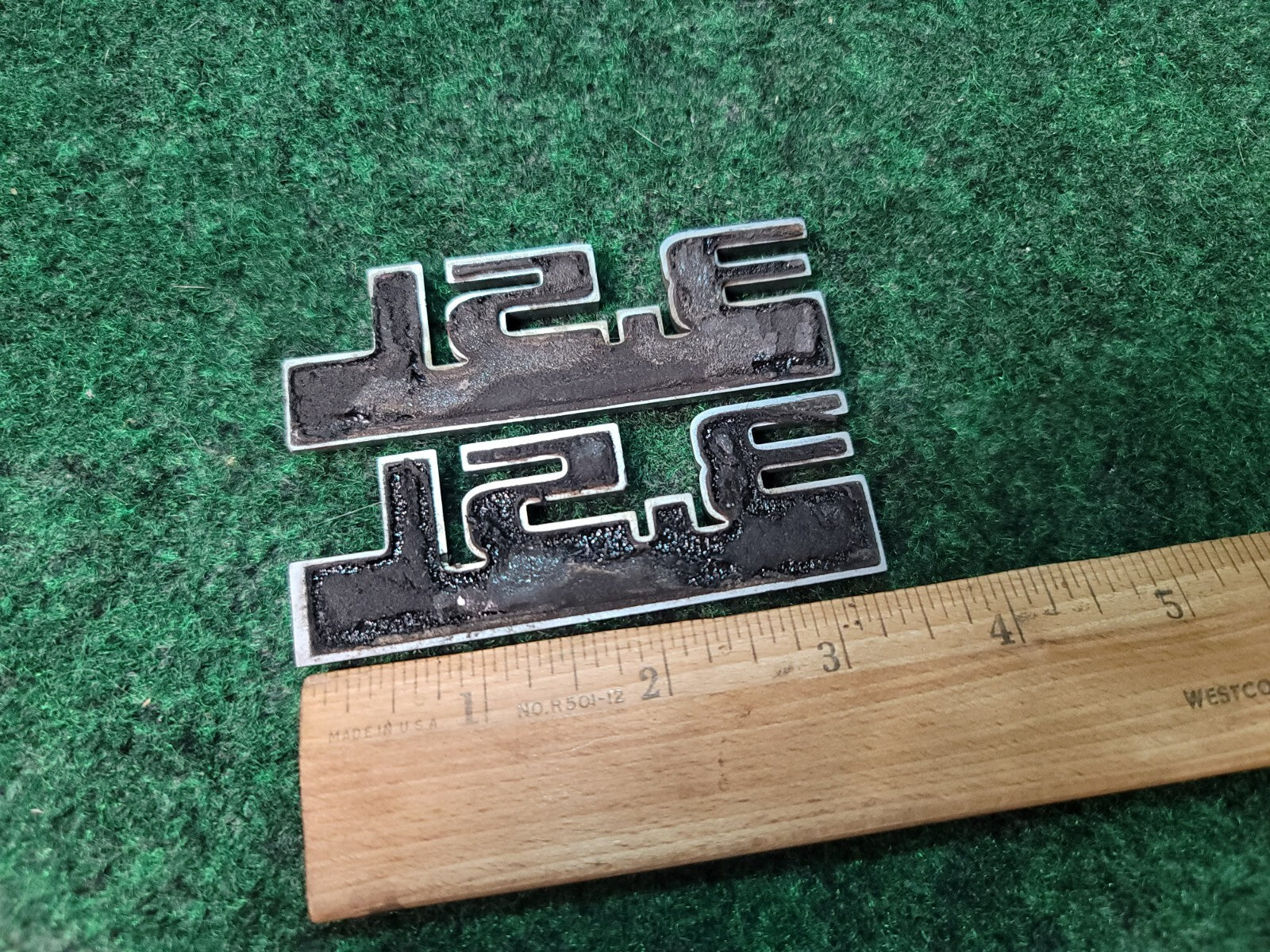 (2) Dodge Charger Magnum 3.5L HIGH OUTPUT Nameplate Emblem 04806330AA 6S9