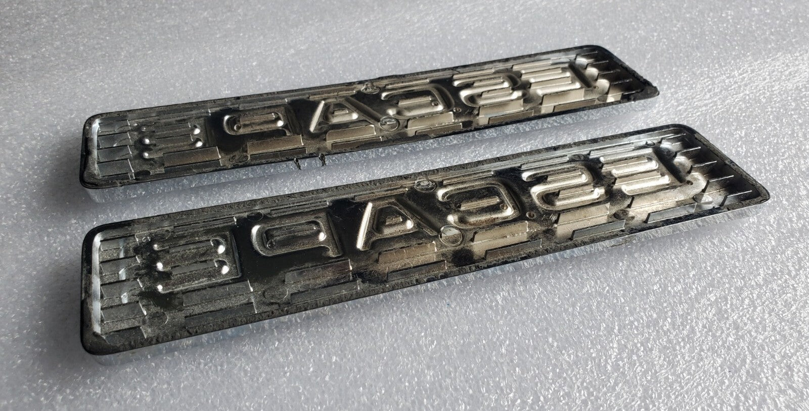 (2) 2008 09 10 11 12 FORD ESCAPE XLT REAR GATE CHROME EMBLEM LOGO BADGE OEM 2L3