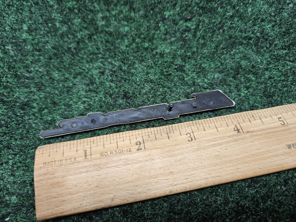 2000-2005 Chevrolet Impala Panel Emblem NAME PLATE BADGE 10290600 OEM GL1