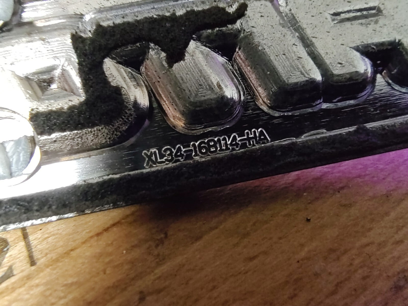 97 98 99 00 01 02 03 04 FORD F-150 TRITON V8 SIDE EMBLEM BADGE LOGO USED OEM 6S4
