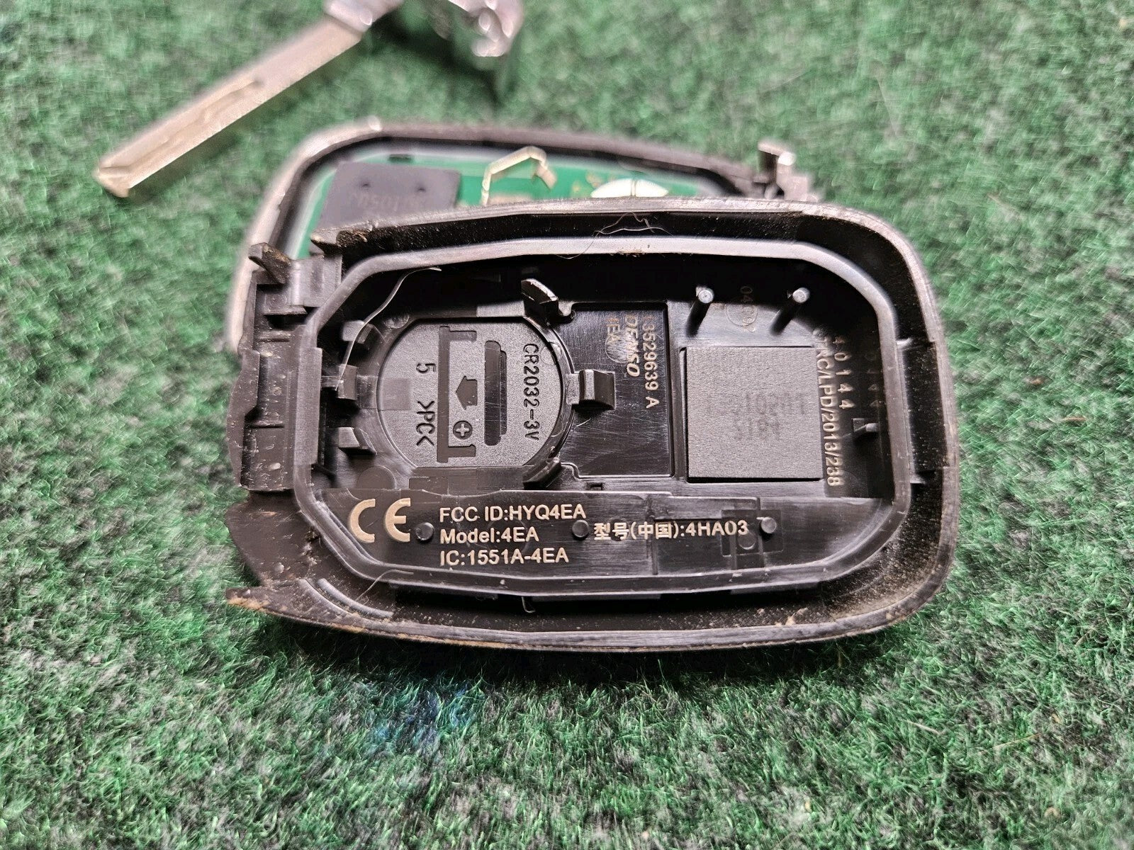 OEM Chevrolet Malibu Cruz Camaro Smart Key Fob with / 5 Buttons Used Key Cut 7S5