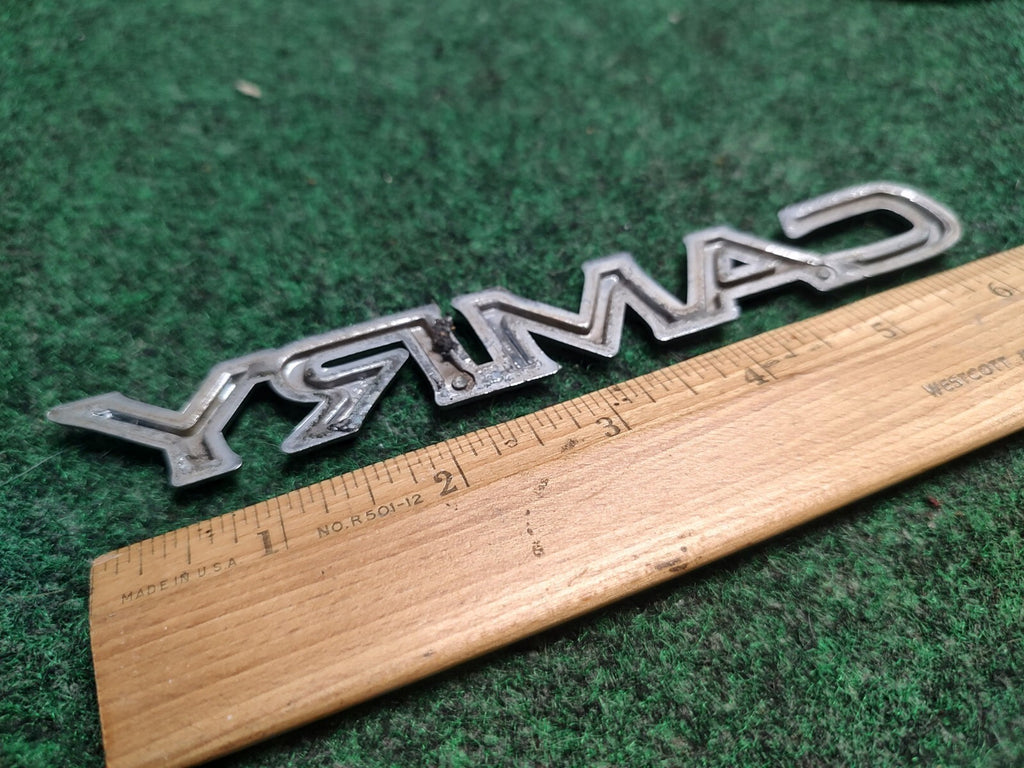 1997-2001 TOYOTA CAMRY TRUNK LID EMBLEM NAMEBADGE Badge OEM 75442-33050 1L4