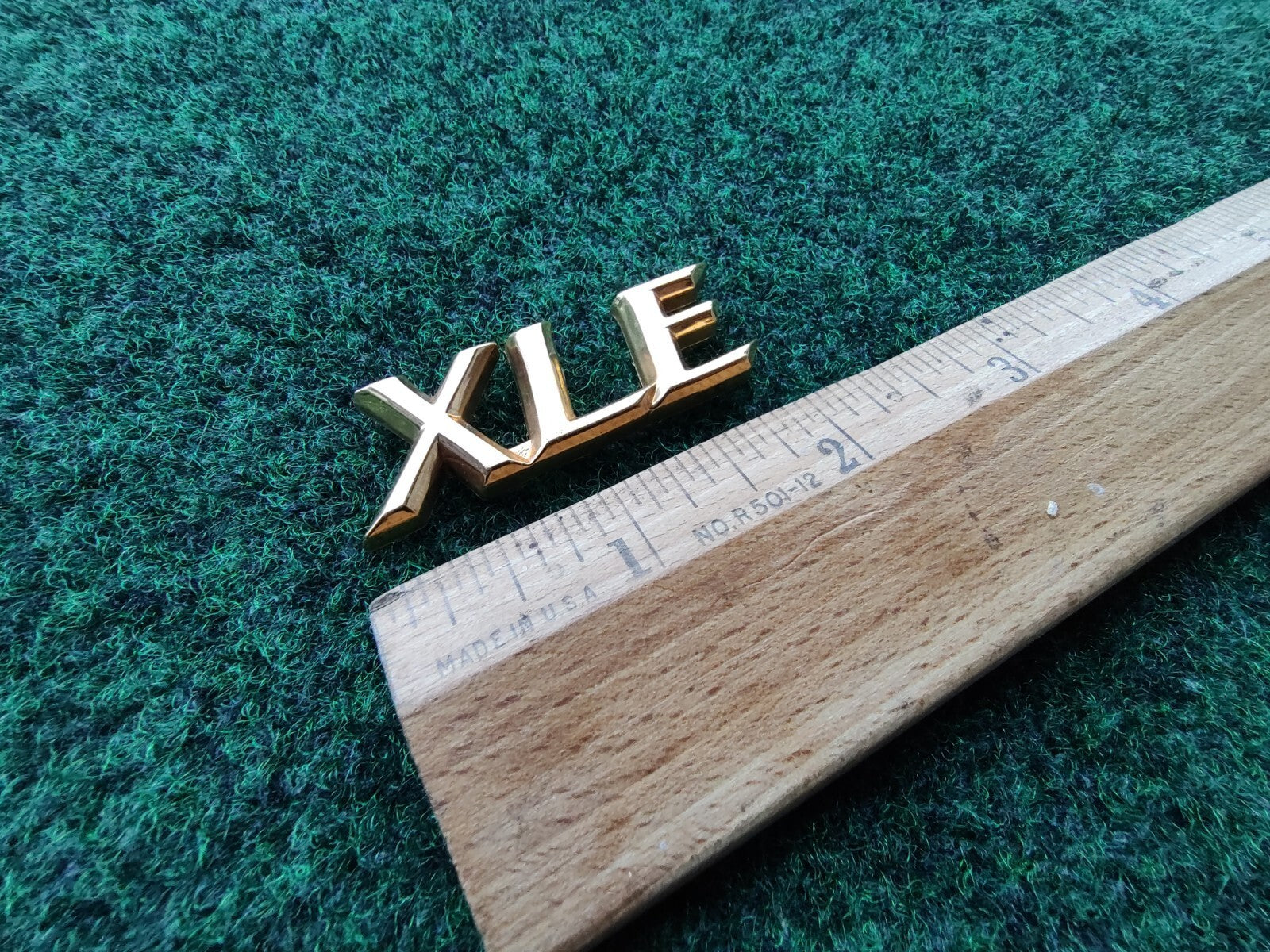 TOYOTA CAMRY XLE REAR GOLD EMBLEM LOGO BADGE SYMBOL NAME PLATE OEM  5S4