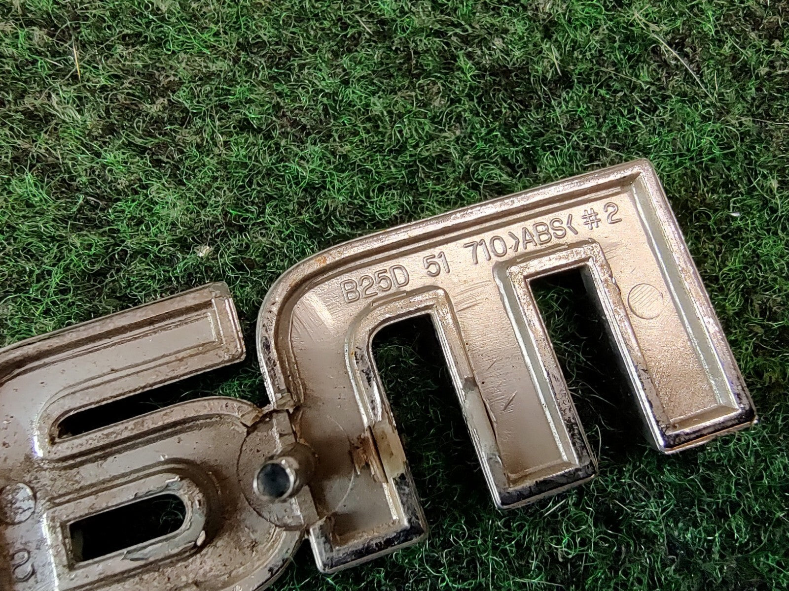 1999 00 2001 2002 2003 Mazda Protege Rear Trunk Nameplate Emblem B25D-51-710 2S5
