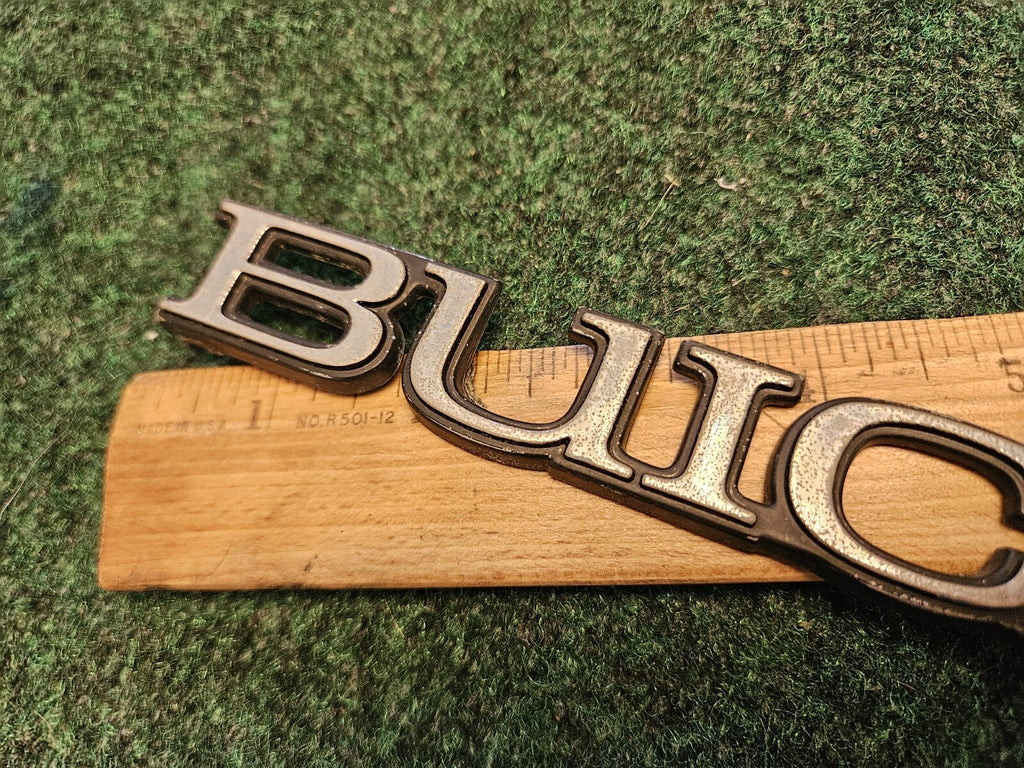BUICK SIDE EMBLEM LOGO BADGE SYMBOL NAME PLATE BADGE USED 5M4
