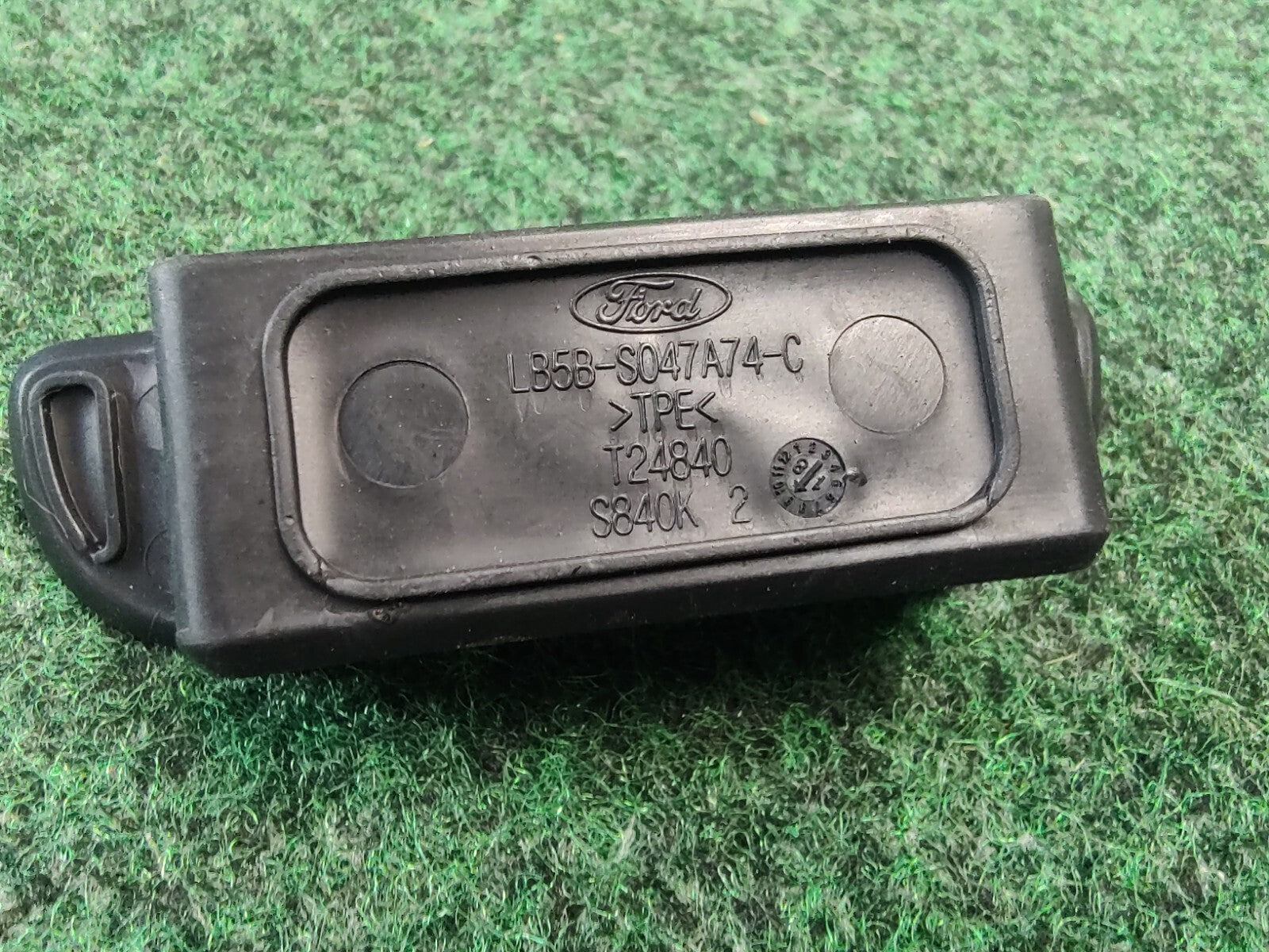 2020-2023 FORD EXPLORER FRONT CENTER CONSOLE CUP HOLDER FORWARD INSERT MAT 1S7