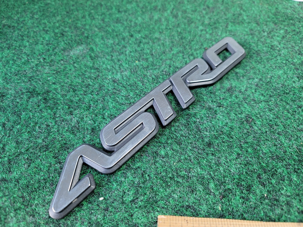 1996-2005 CHEVROLET Astro Van Rear Emblem Badge Logo Nameplate 15724741 OEM 1M1