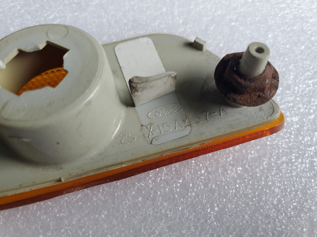 05-07 FORD FOCUS LEFT SIDE PARKING LIGHT CONER MARKER 2S4X-15A457-A  OEM  1L2