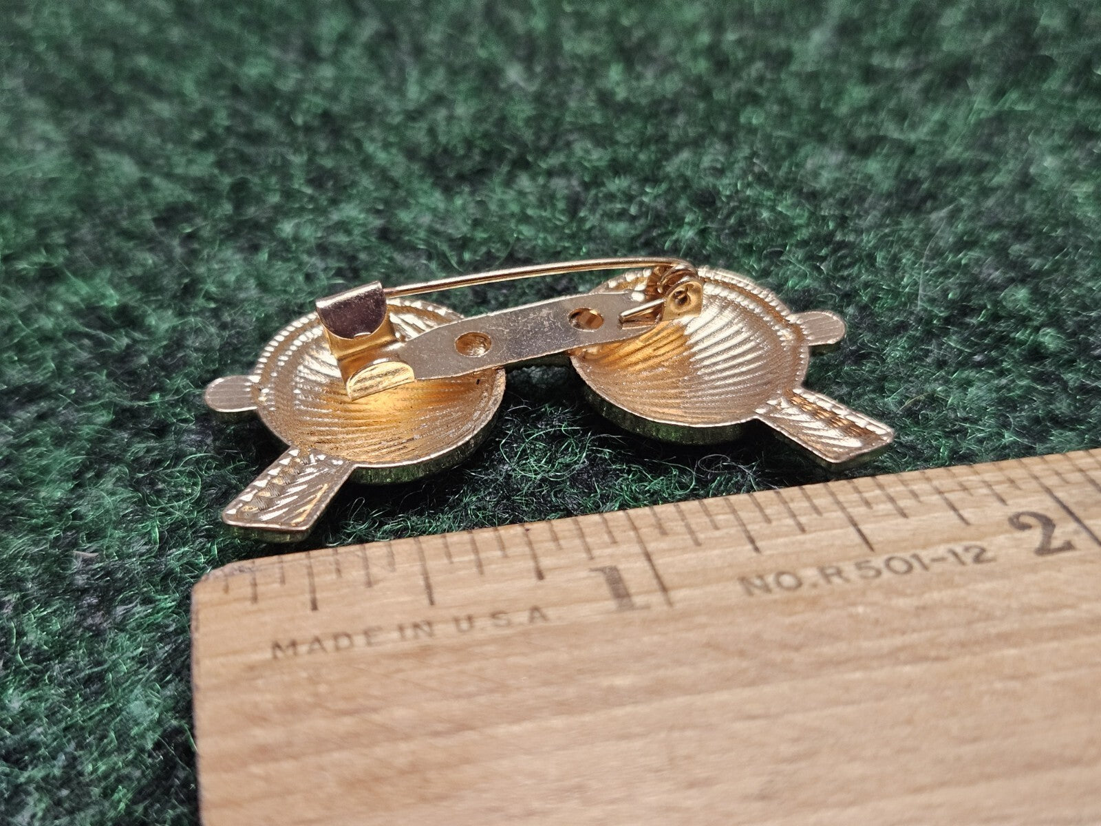 Oval Sunglasses in Gold Tone Metal Lapel Pin Brooch 1.75"