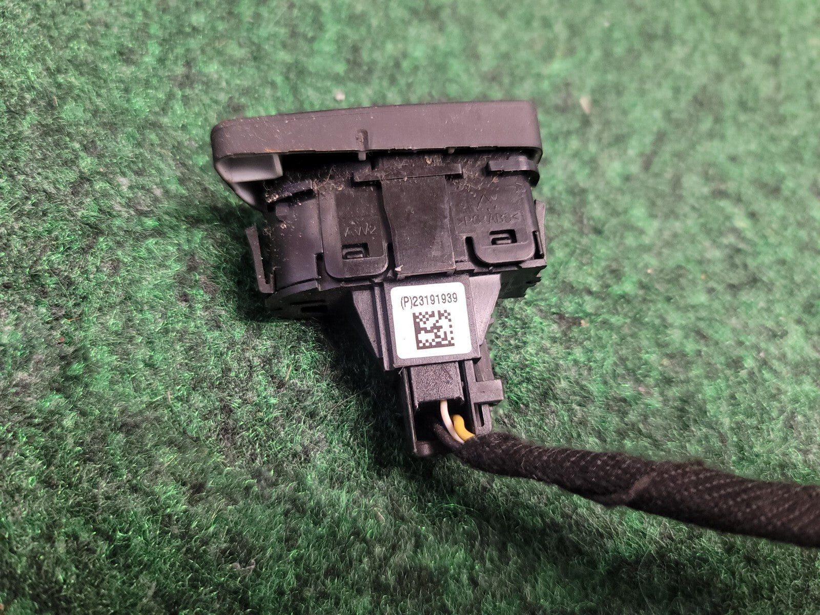 2014 2015 Chevrolet Malibu Off Traction Control Switch Button 23191939 OEM 9L6