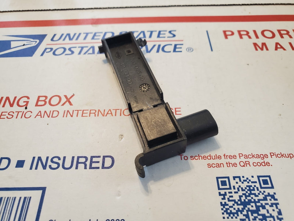 2014 Cadillac XTS Keyless Entry Antenna Transmitter Module 135 025 49 4L7