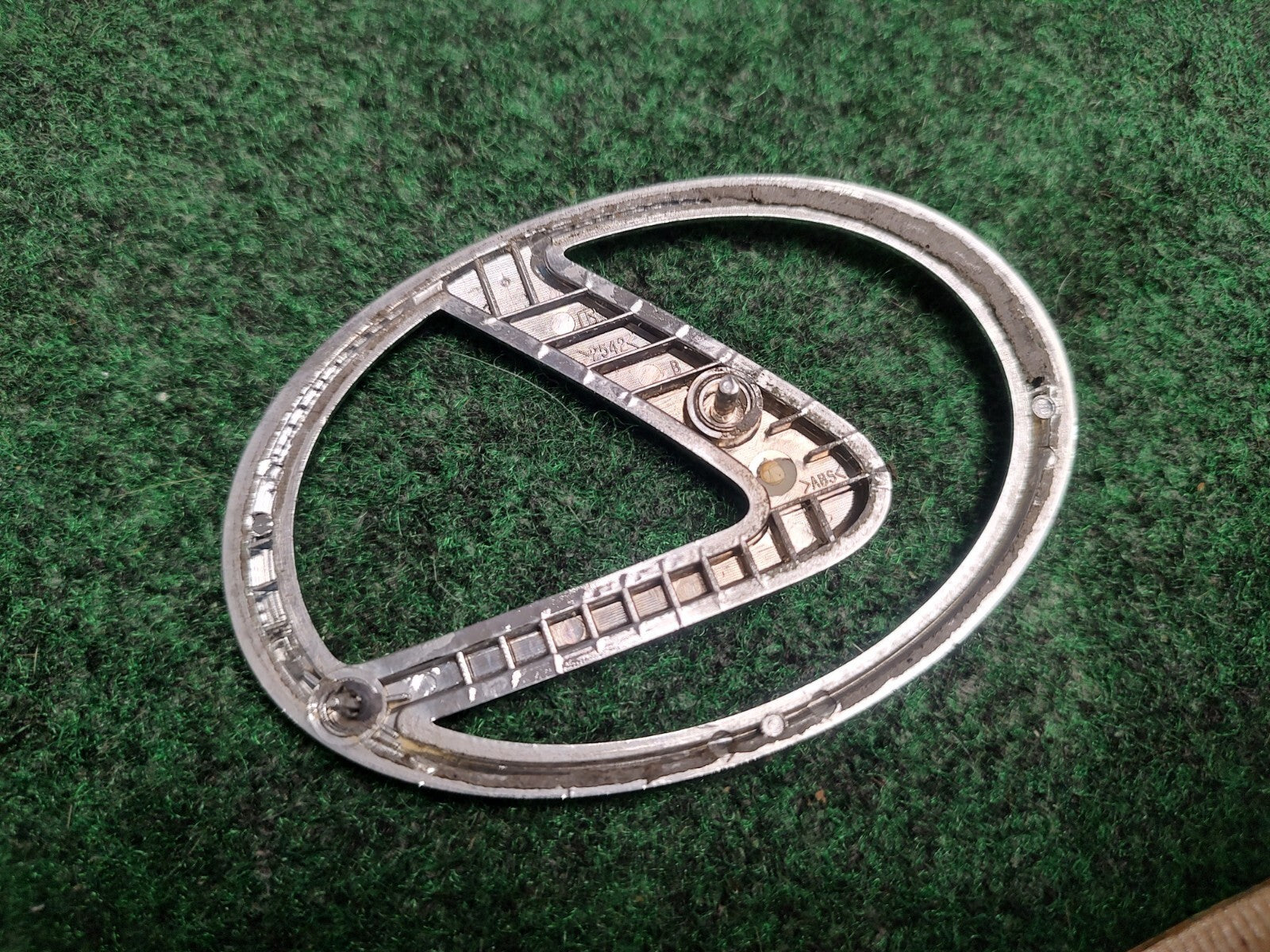 2001-2005 Lexus ES 300 Emblem Logo Badge Symbol Rear Tailgate Trunk Chrome 2S4