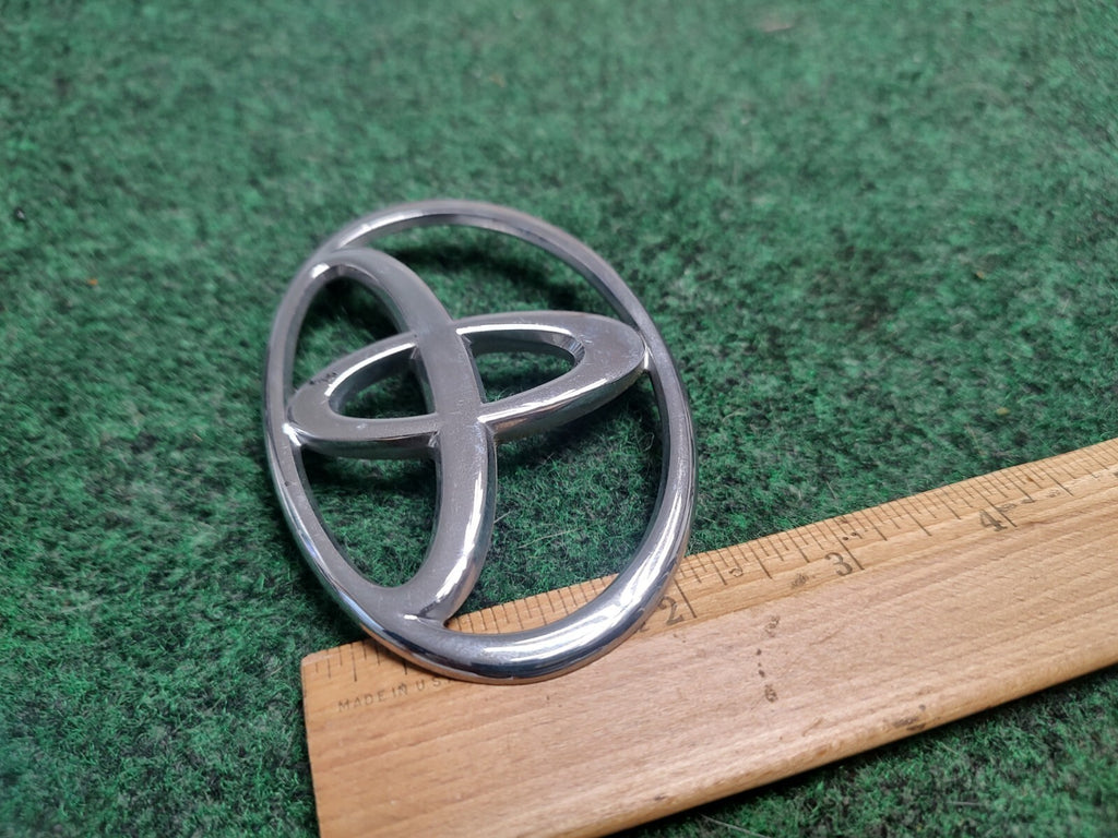 Toyota Camry 1997-2001 Rear Trunk Logo Emblem Genuine OEM   75441-AA040 3S6